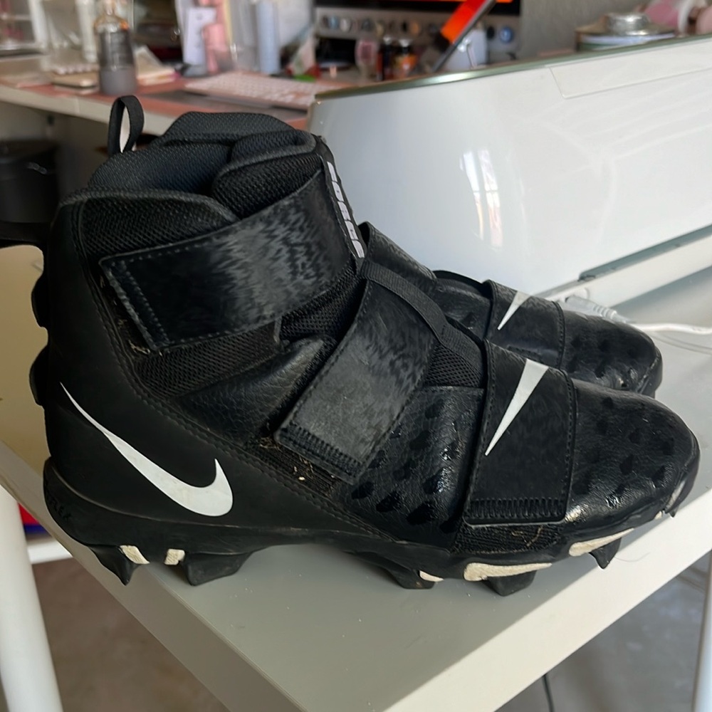 Nike FastFlex High Top Football Cleats 5Y